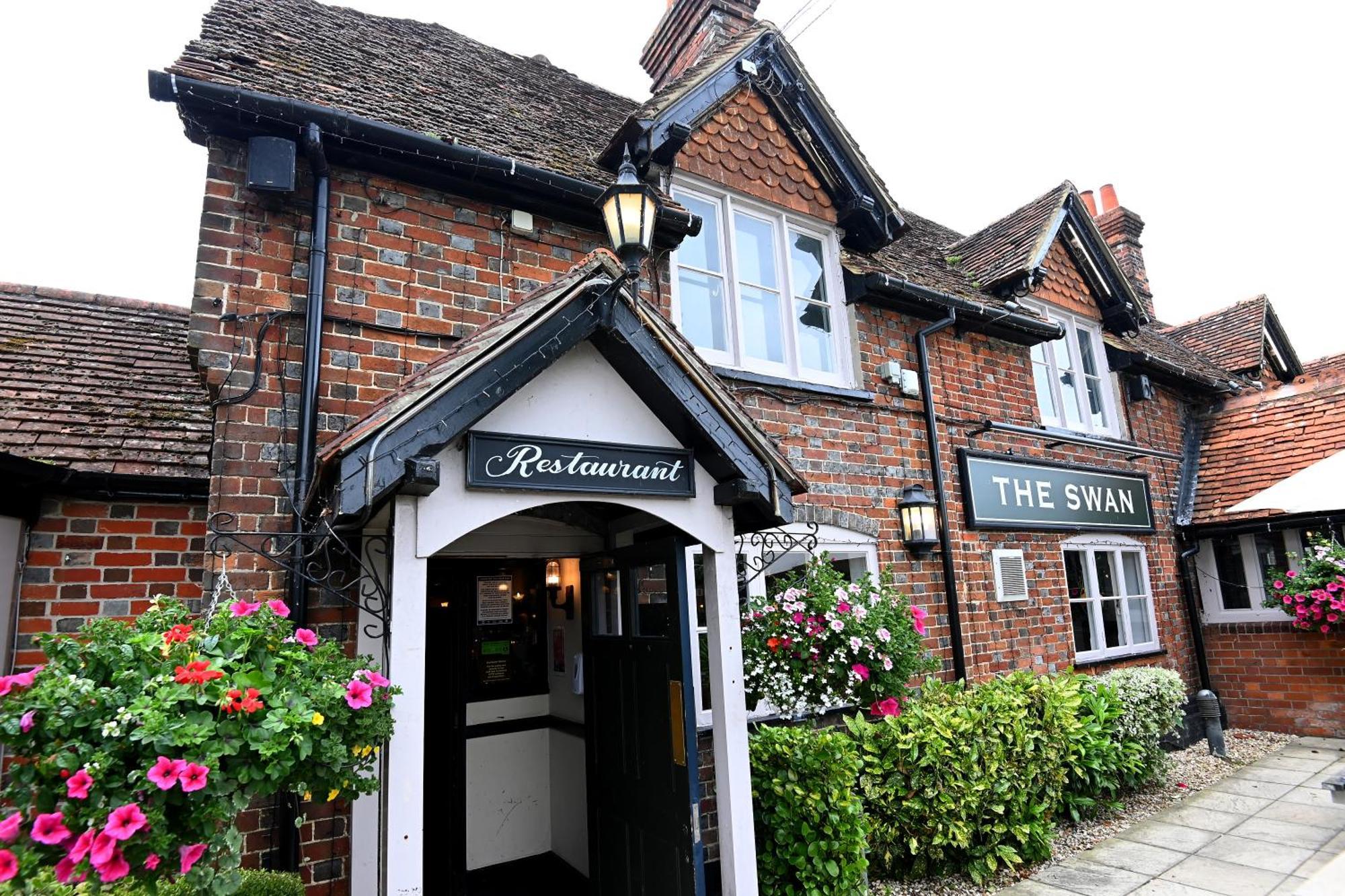 Swan, Thatcham By Marston'S Inns Экстерьер фото